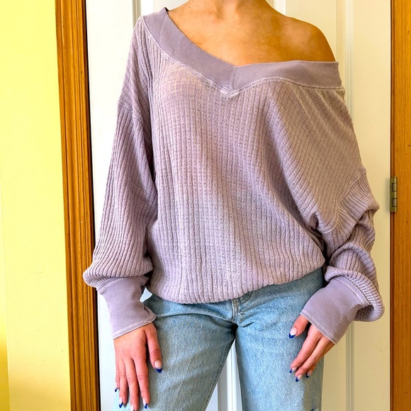 We are the free blouse Pre owned - Picture 2 of 8